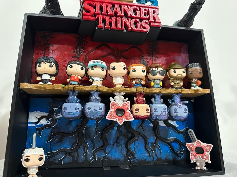 🎭 Your Living Scene: Immersive LED Diorama & 20 Figurines 🖤 Display Comes Alive: Full Set with Atmospheric Lighting