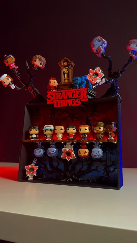 🎭 Your Living Scene: Immersive LED Diorama & 20 Figurines 🖤 Display Comes Alive: Full Set with Atmospheric Lighting