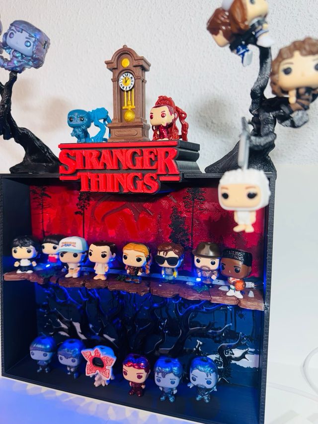 🎭 Your Living Scene: Immersive LED Diorama & 20 Figurines 🖤 Display Comes Alive: Full Set with Atmospheric Lighting